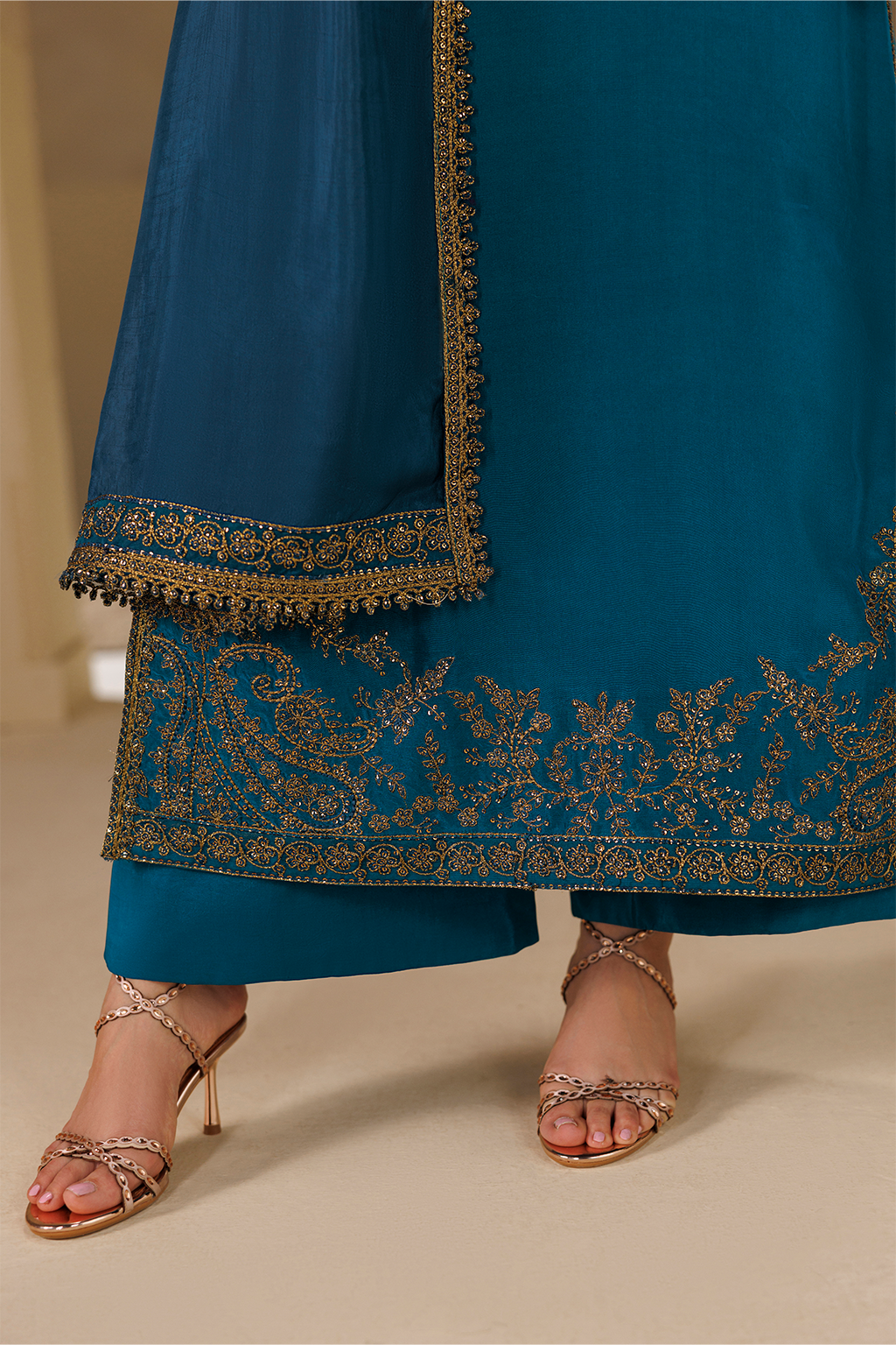 Iznik | Formals 26 Embroidered Ramen Silk | UE-731