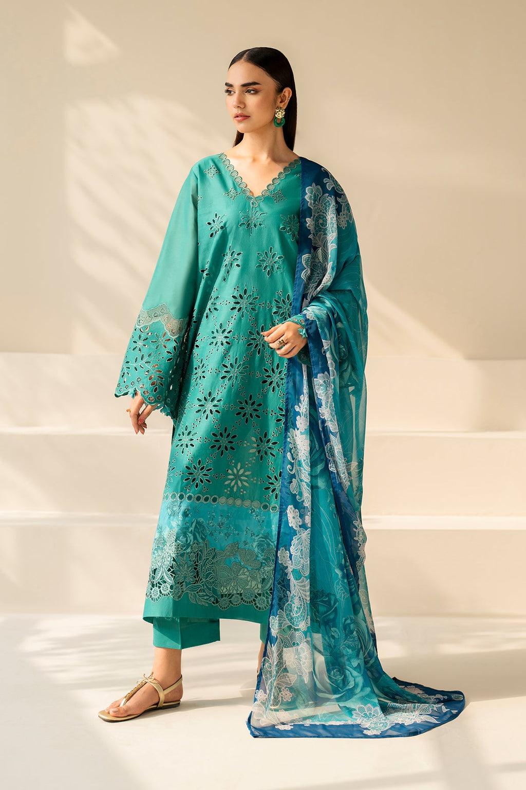 Baroque | Embroidered lawn | UF-4275