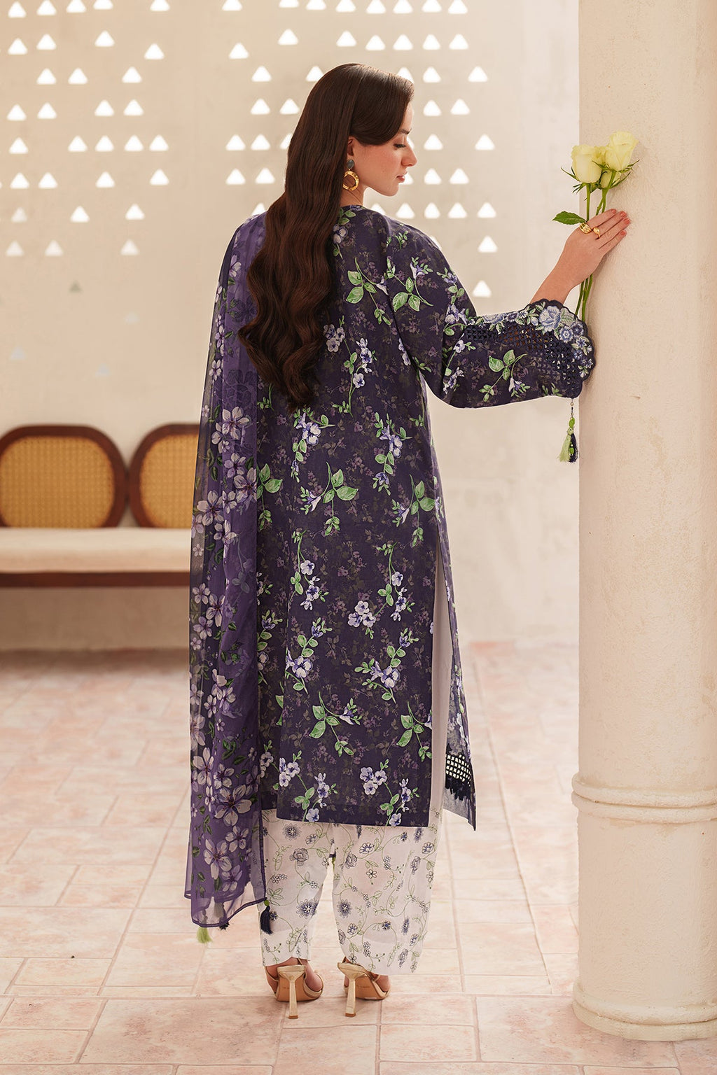 Baroque | Embroidered lawn | UF-4405
