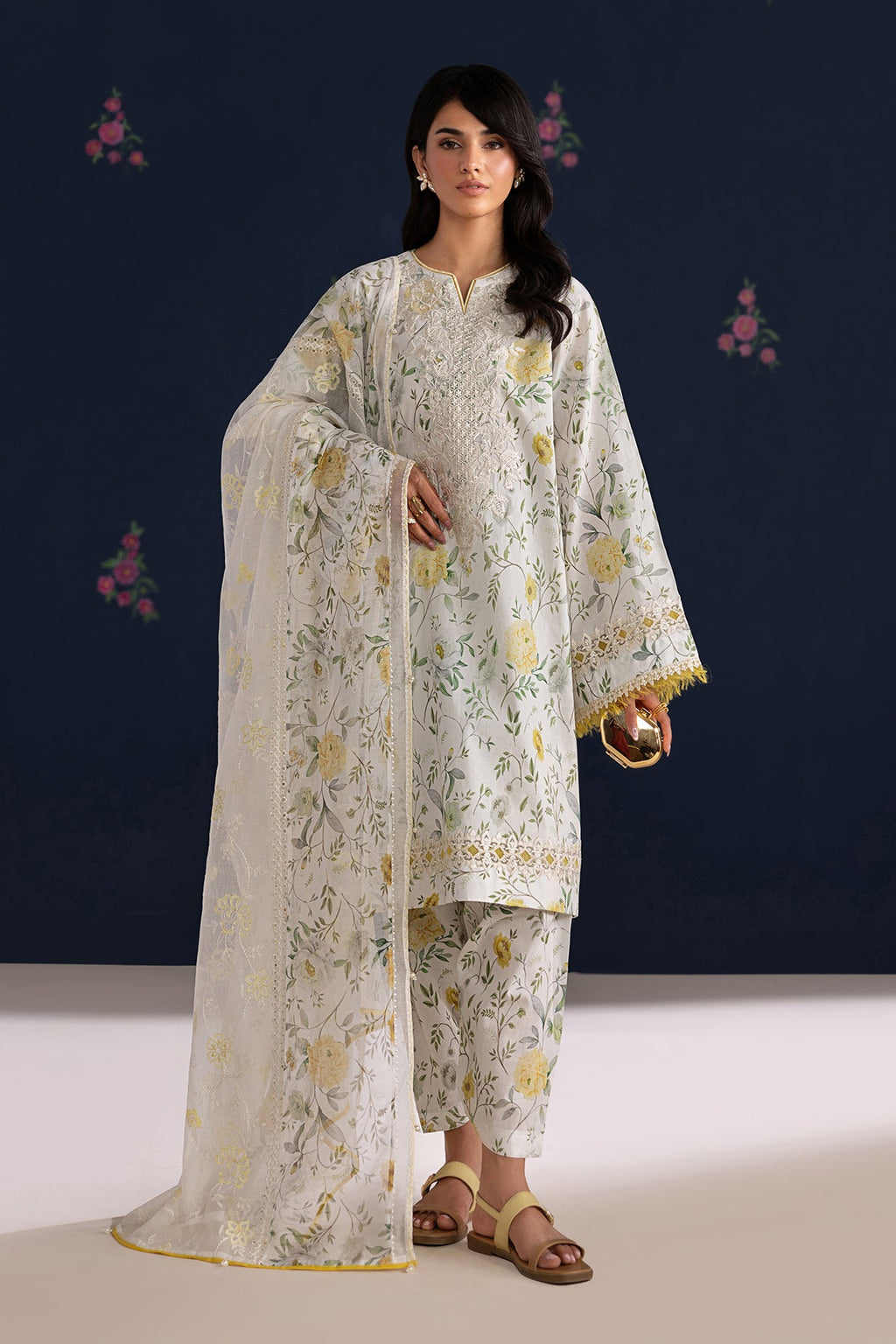 Baroque | Embroidered lawn | UF-4460
