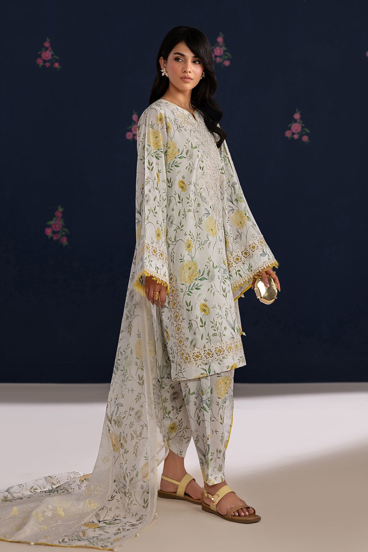 Baroque | Embroidered lawn | UF-4460