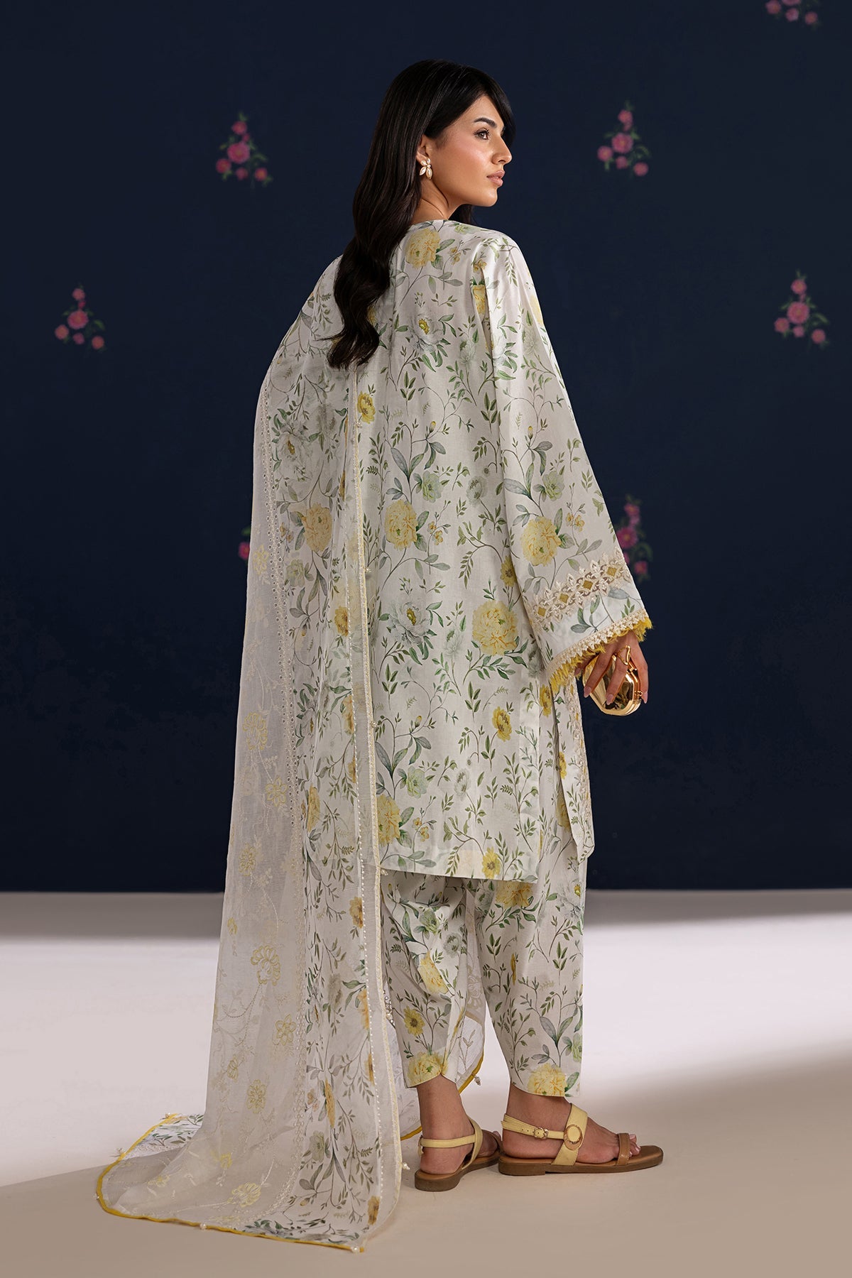 Baroque | Embroidered lawn | UF-4460