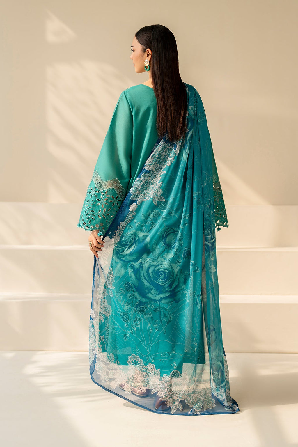 Baroque | Embroidered lawn | UF-4275