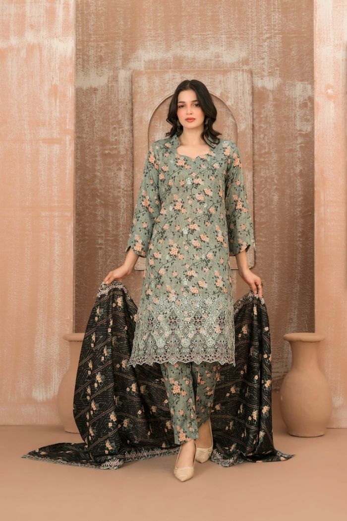 Tawakaal | Aabroo 3Pcs Embroidered Khaddar Winter suiting | D-5642
