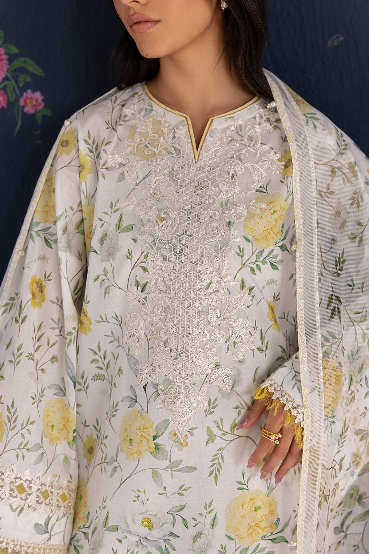 Baroque | Embroidered lawn | UF-4460