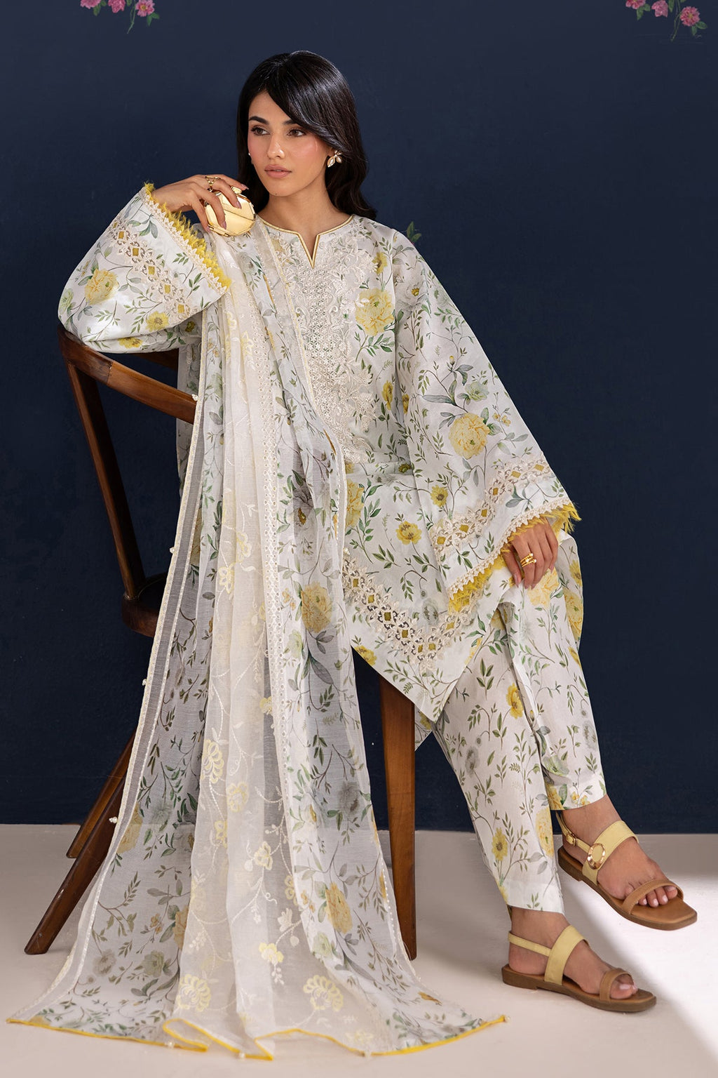 Baroque | Embroidered lawn | UF-4460