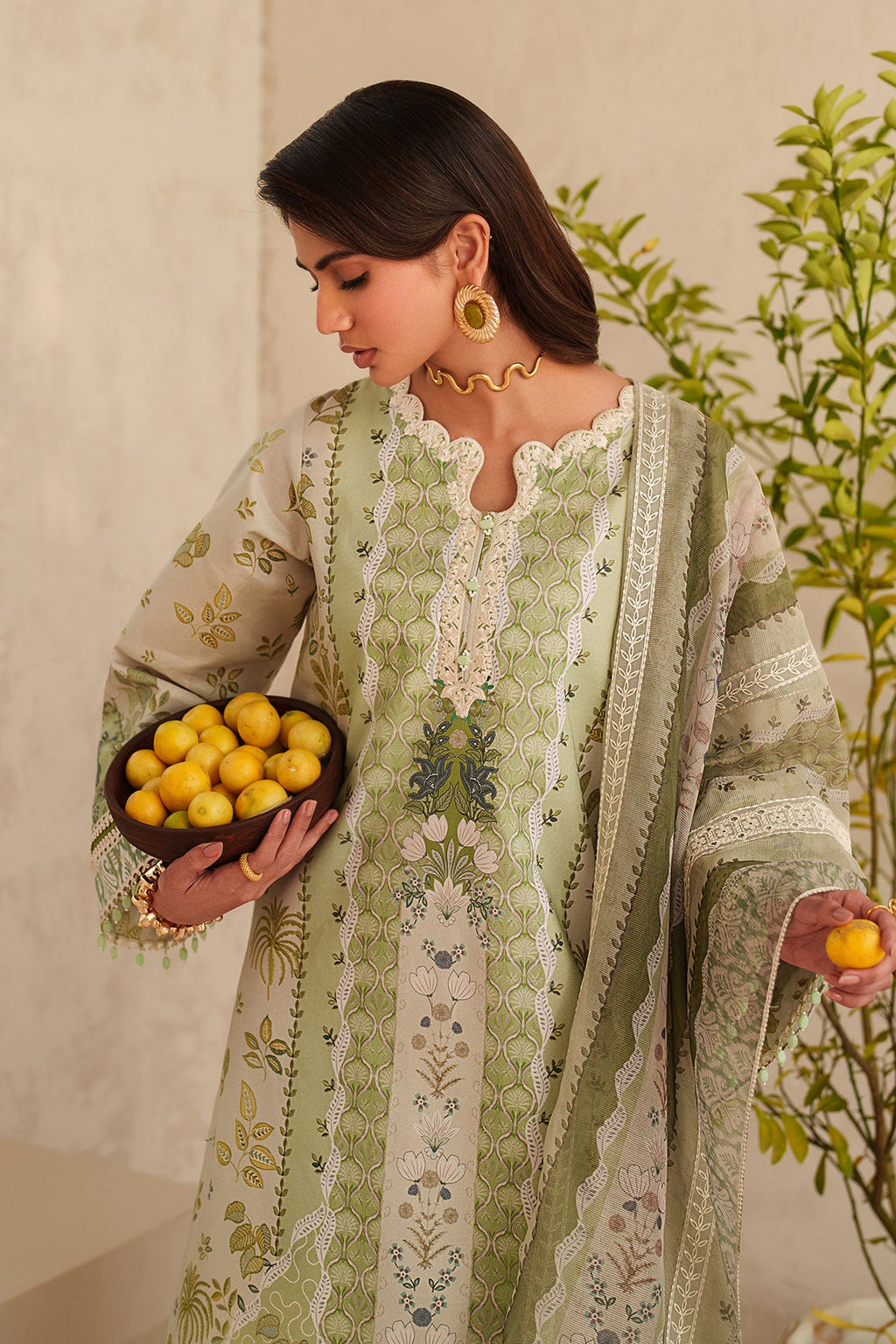 Baroque | Embroidered lawn | UF-4406