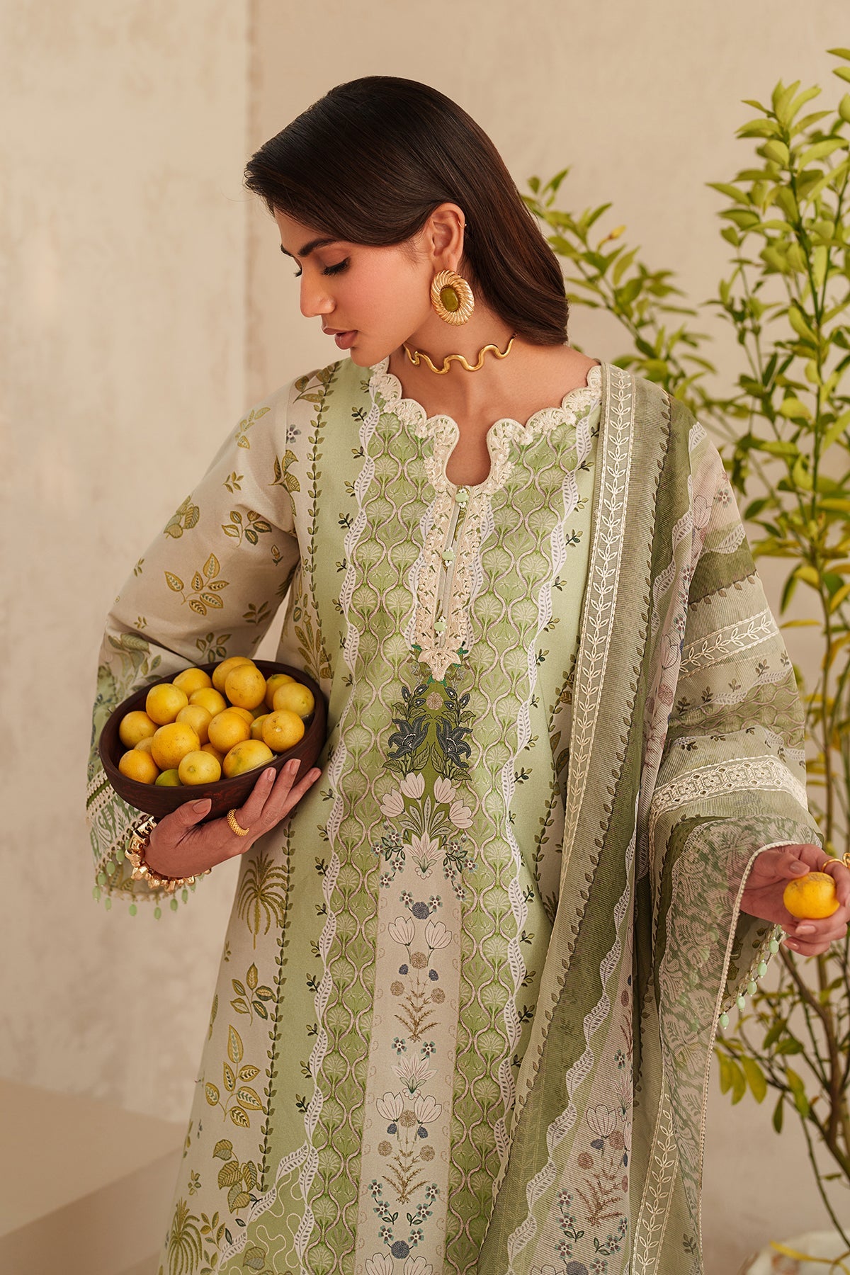 Baroque | Embroidered lawn | UF-4406