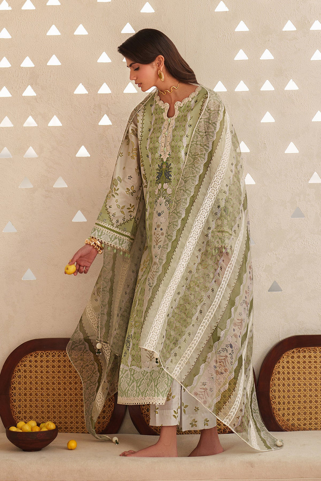 Baroque | Embroidered lawn | UF-4406
