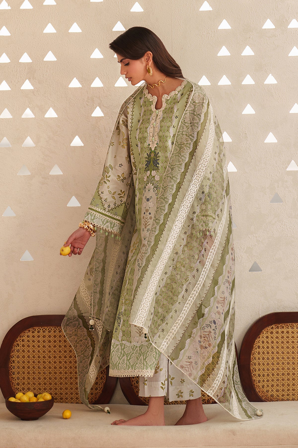 Baroque | Embroidered lawn | UF-4406