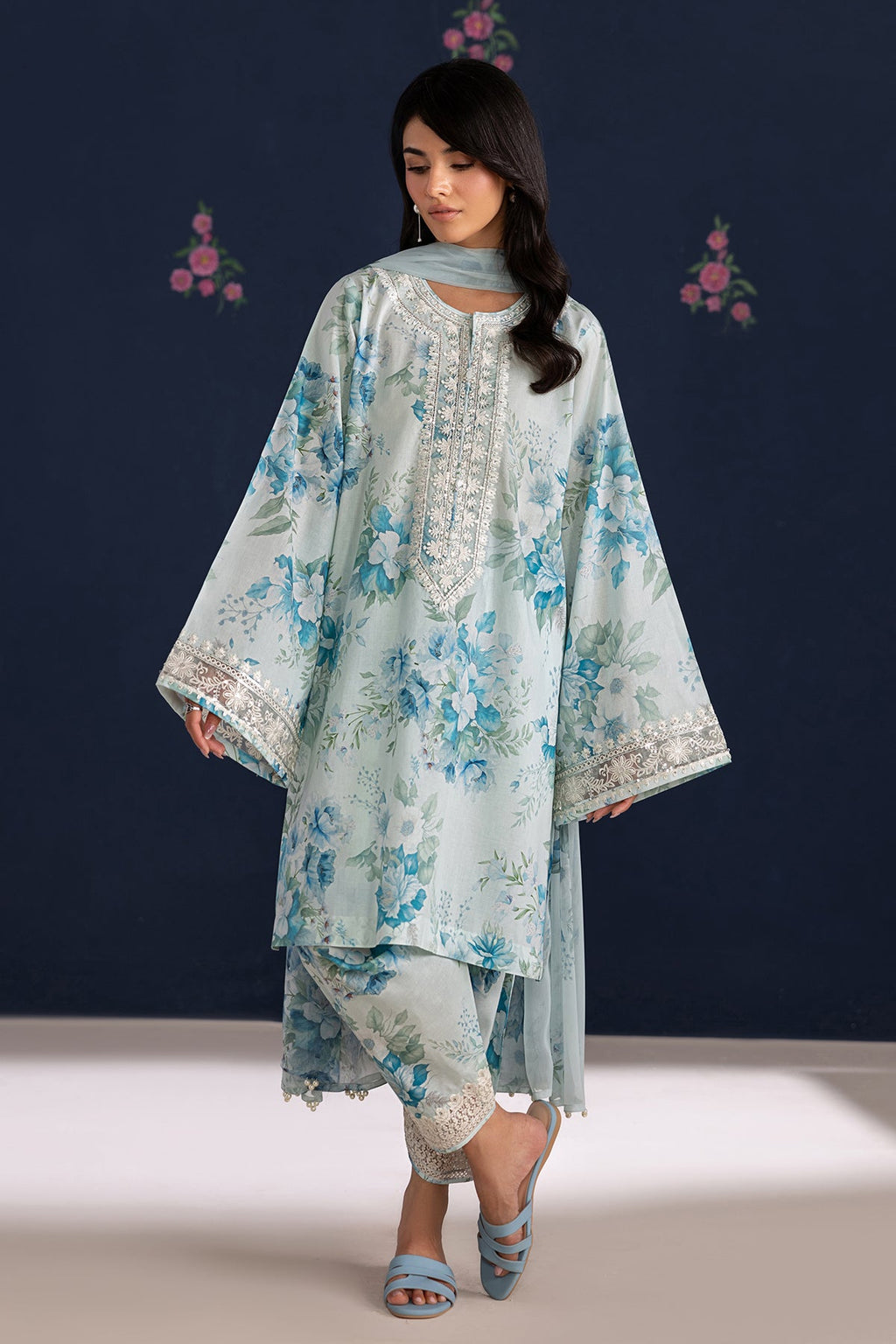 Baroque | Embroidered lawn | UF-4461