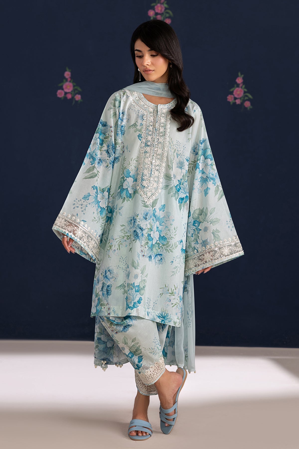Baroque | Embroidered lawn | UF-4461