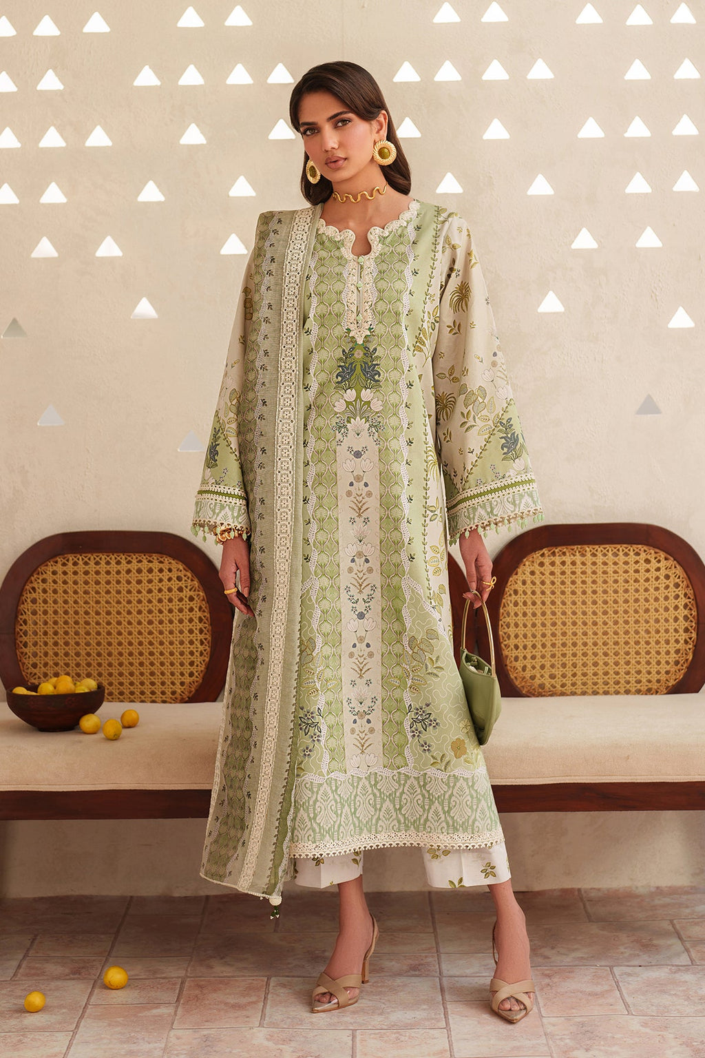 Baroque | Embroidered lawn | UF-4406