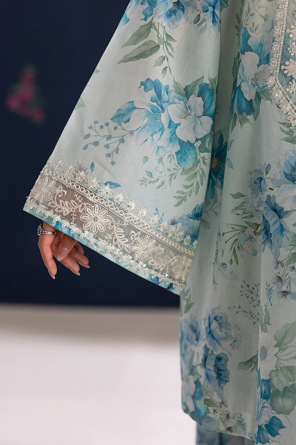 Baroque | Embroidered lawn | UF-4461