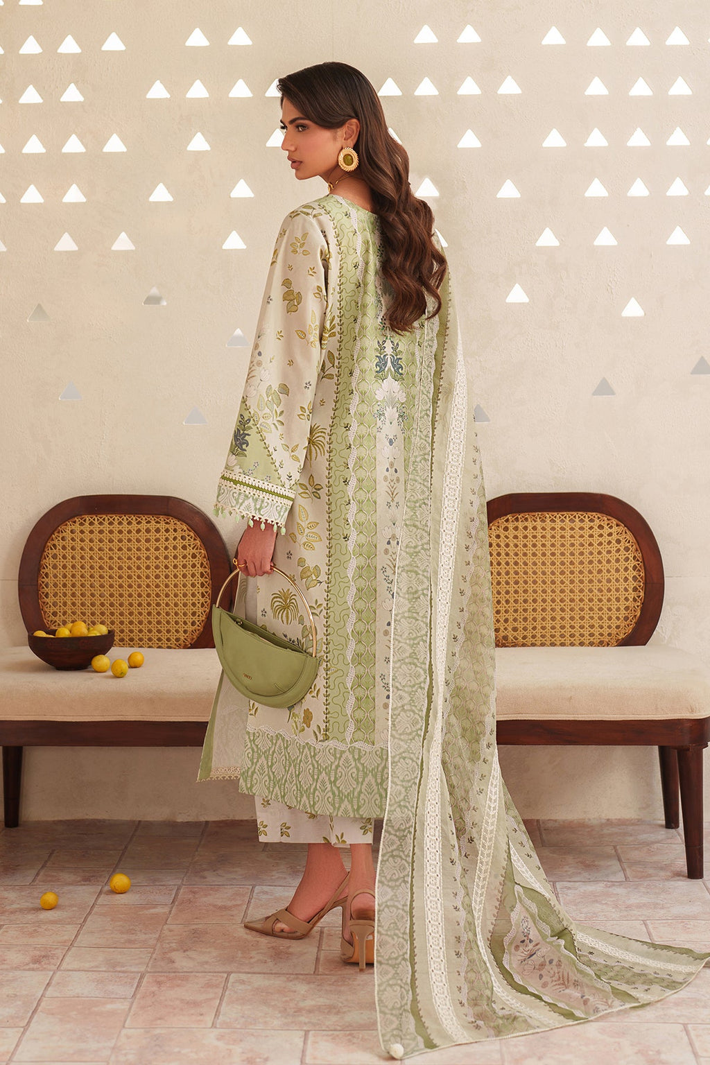 Baroque | Embroidered lawn | UF-4406