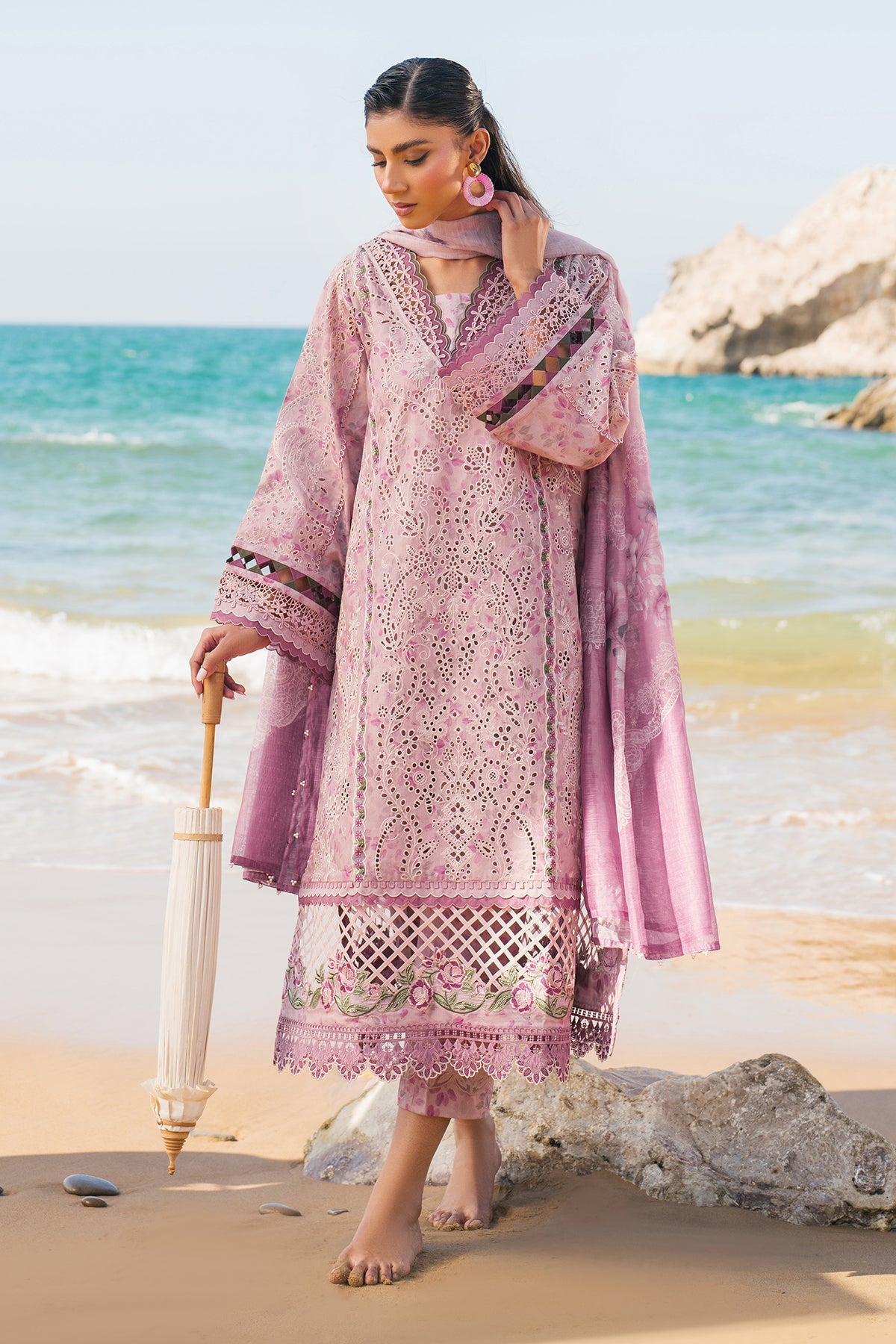 Baroque | Embroidered lawn | UF-4114