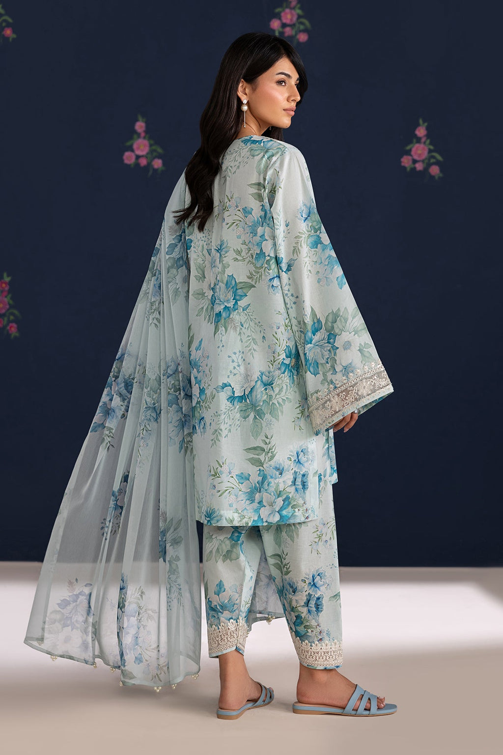 Baroque | Embroidered lawn | UF-4461