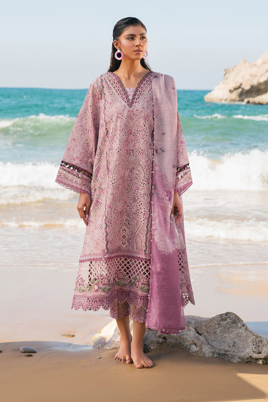 Baroque | Embroidered lawn | UF-4114