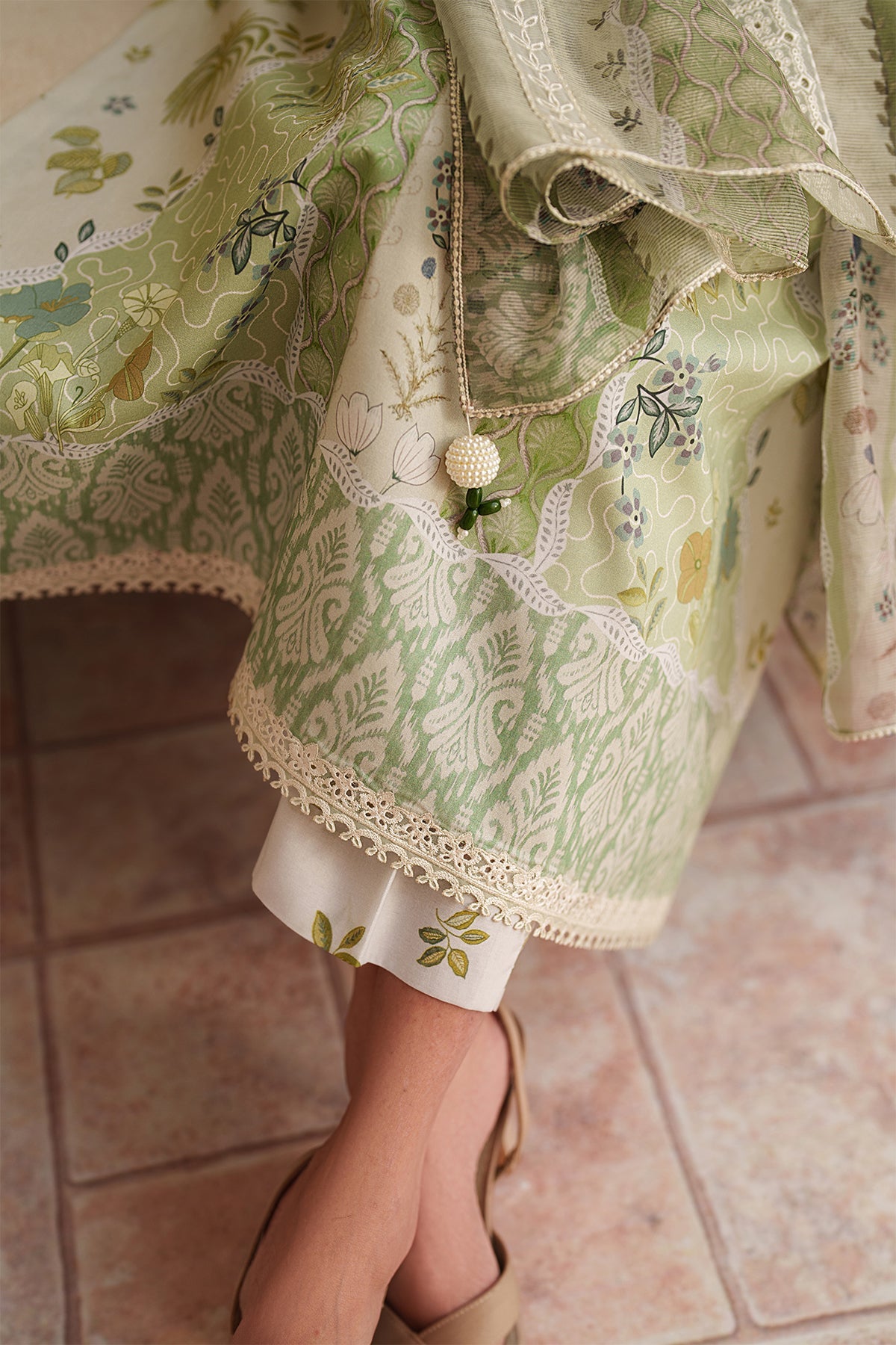 Baroque | Embroidered lawn | UF-4406
