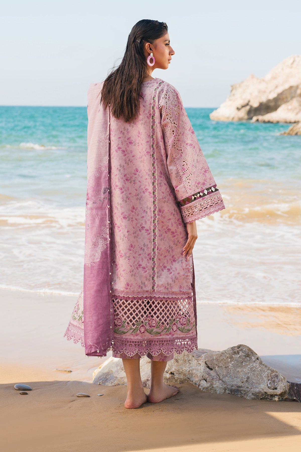 Baroque | Embroidered lawn | UF-4114