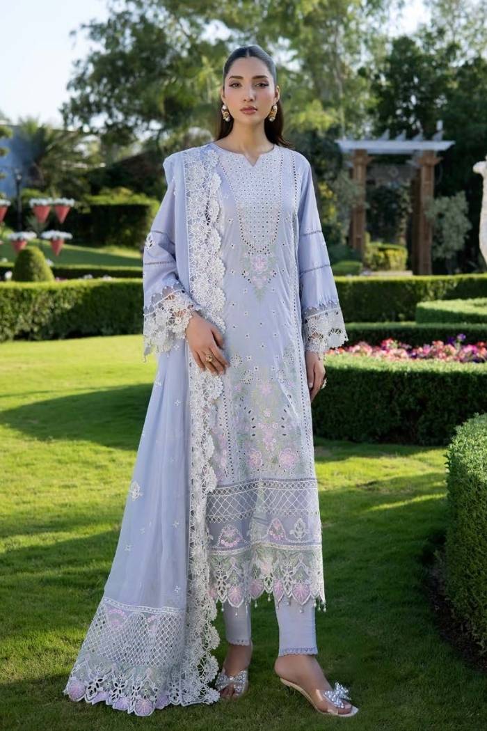 Raeesa | Amani Luxury Lawn | AVRA