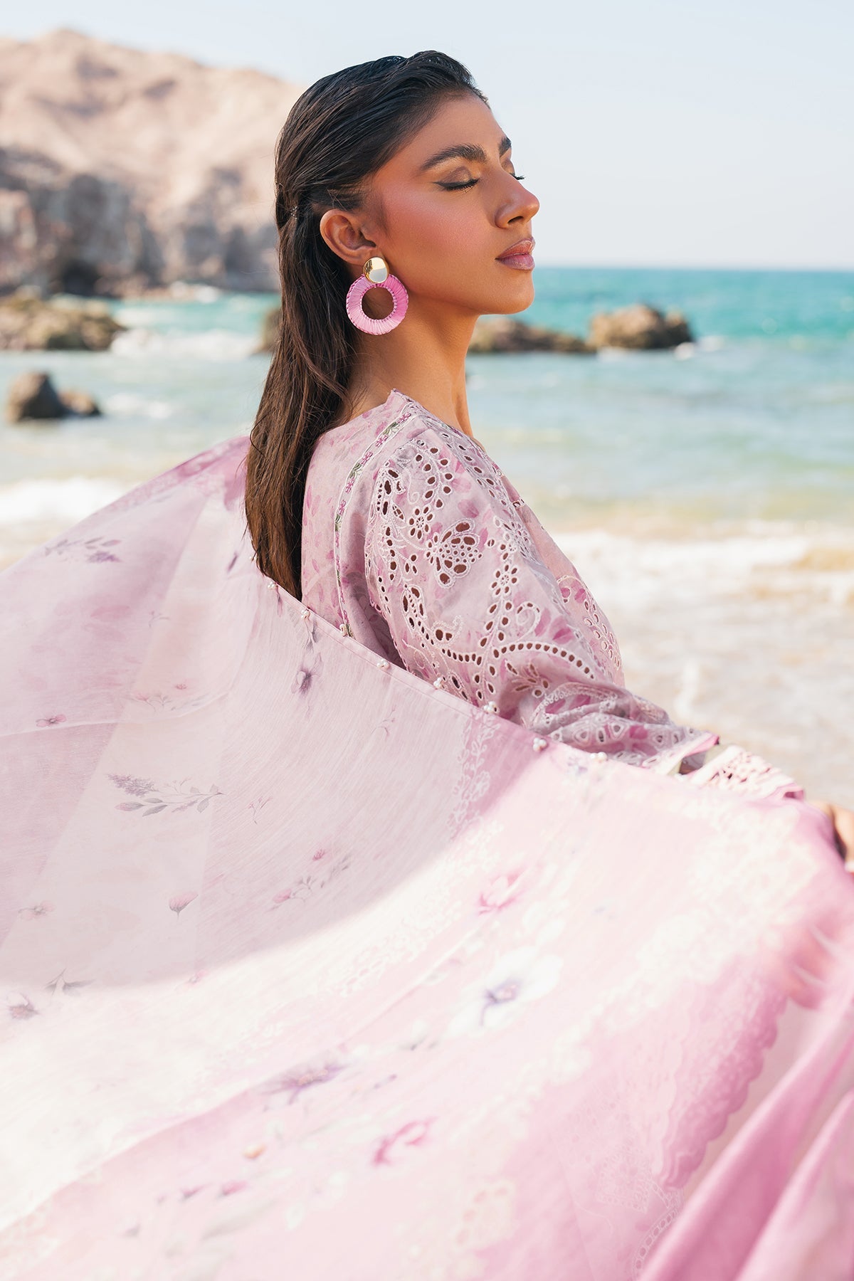 Baroque | Embroidered lawn | UF-4114