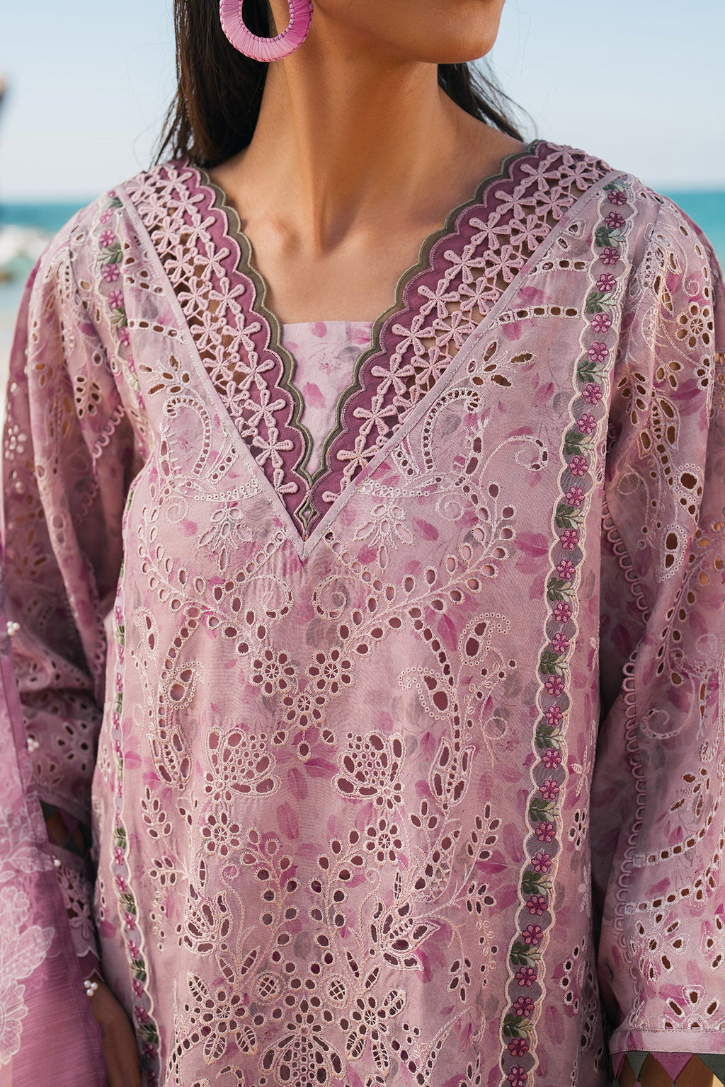 Baroque | Embroidered lawn | UF-4114