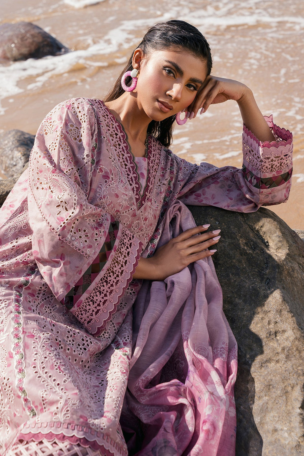 Baroque | Embroidered lawn | UF-4114