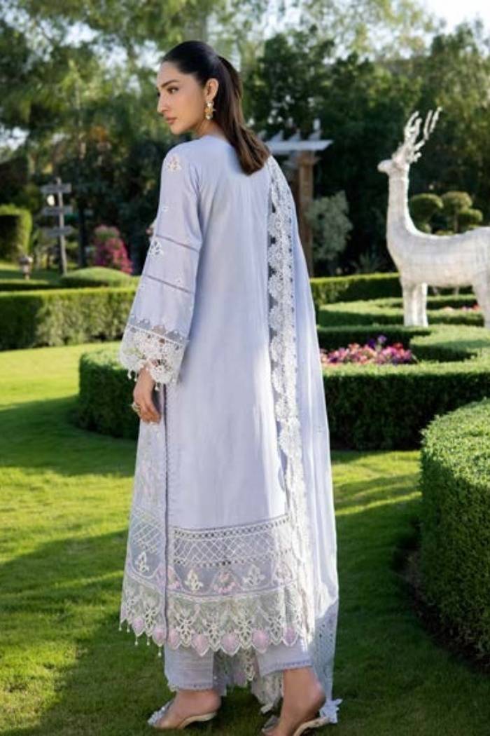 Raeesa | Amani Luxury Lawn | AVRA