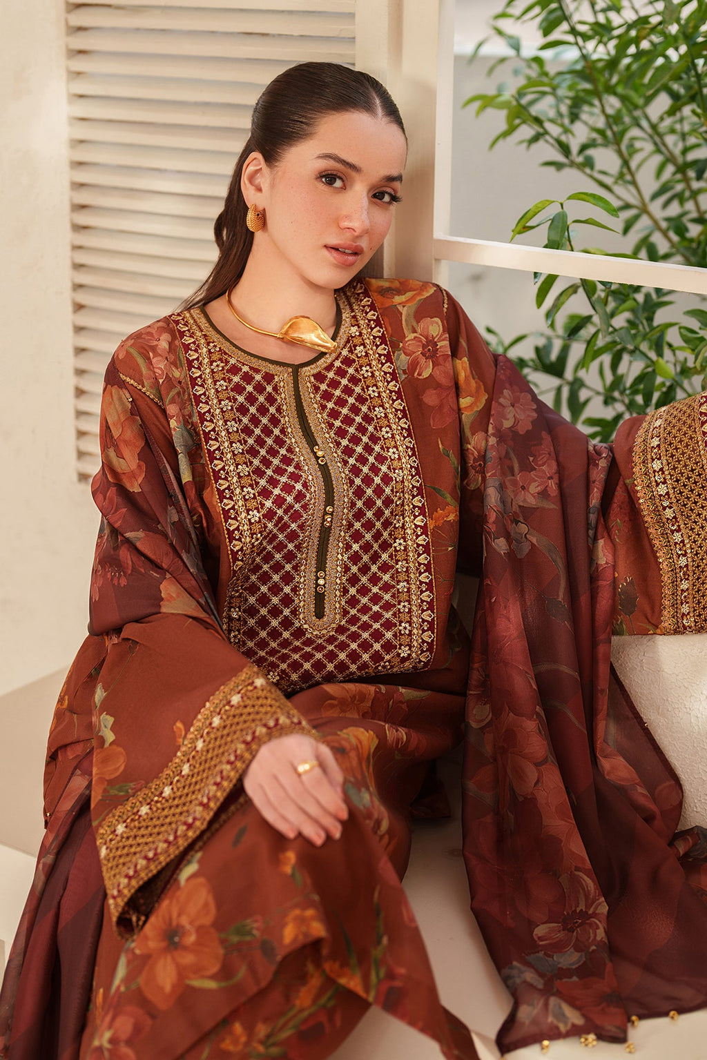 Baroque | Embroidered lawn | UF-4409