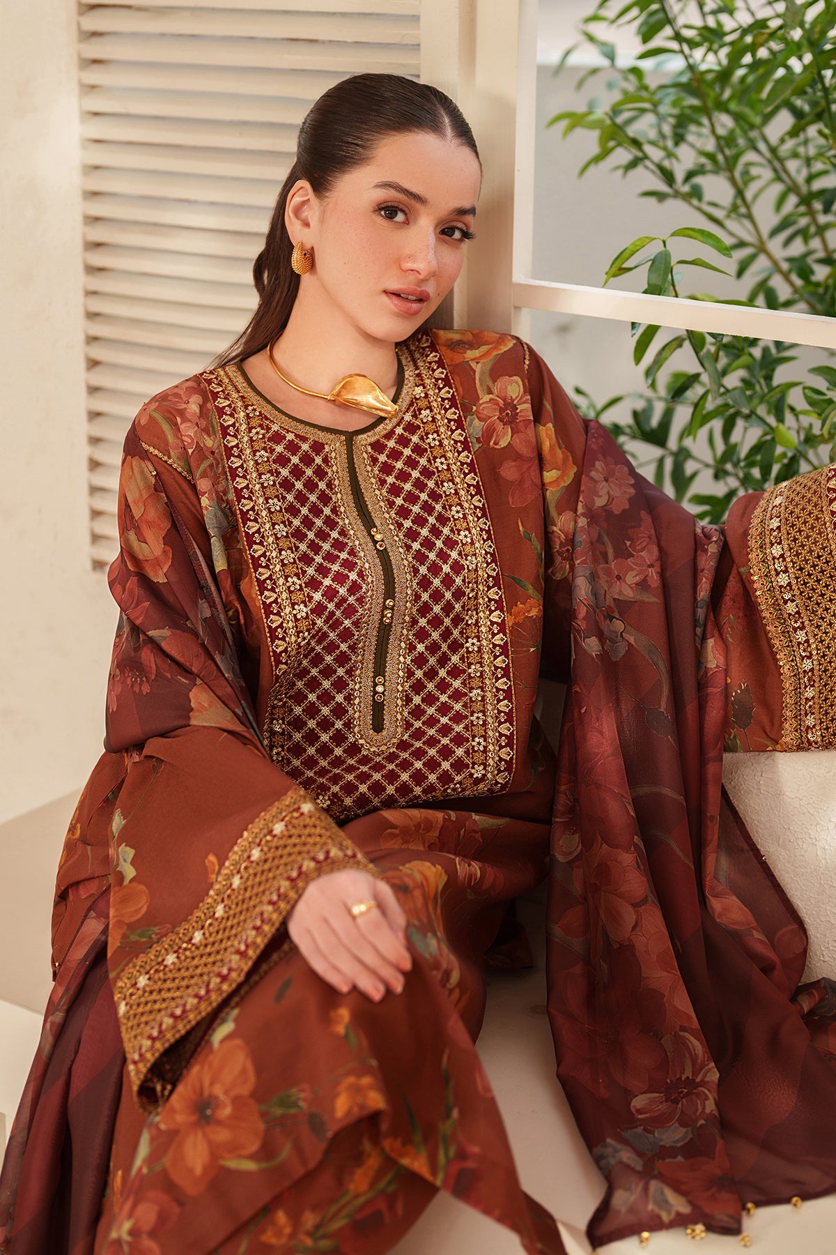 Baroque | Embroidered lawn | UF-4409
