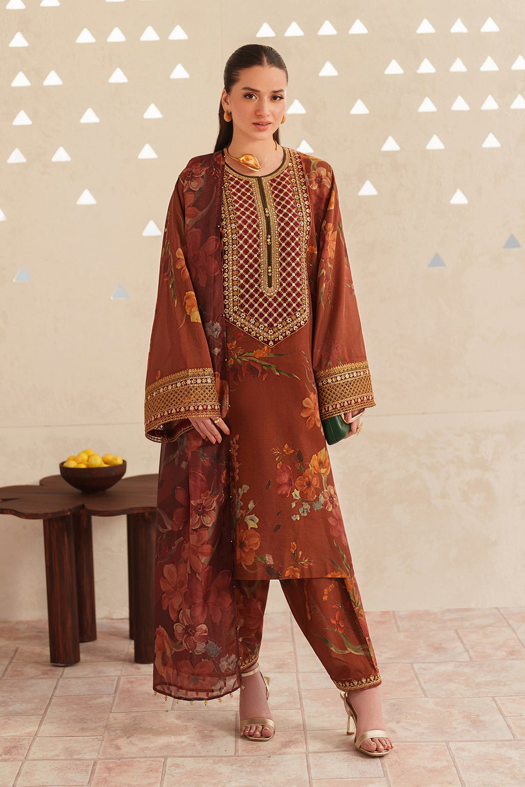 Baroque | Embroidered lawn | UF-4409