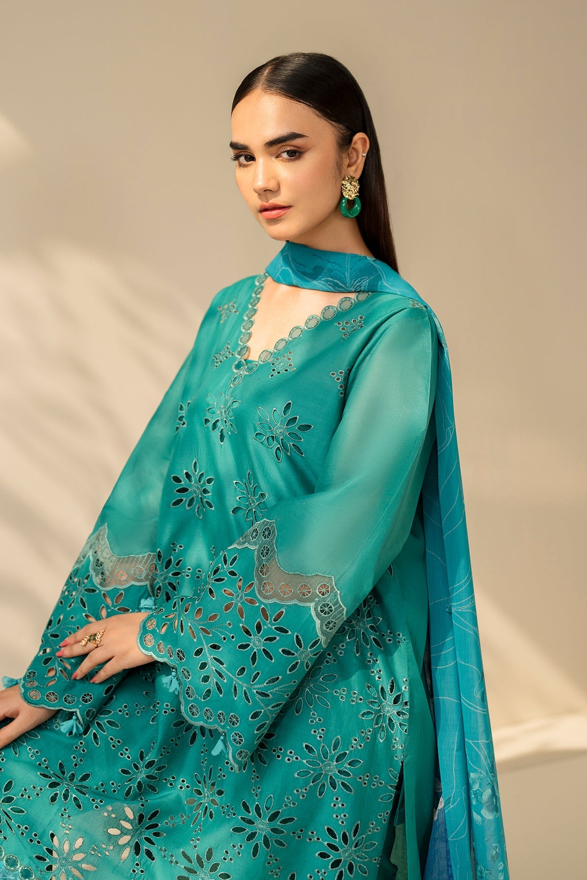 Baroque | Embroidered lawn | UF-4275