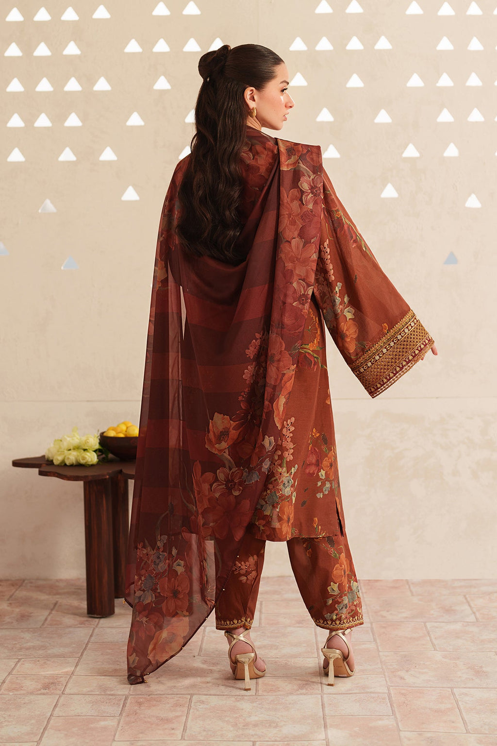 Baroque | Embroidered lawn | UF-4409