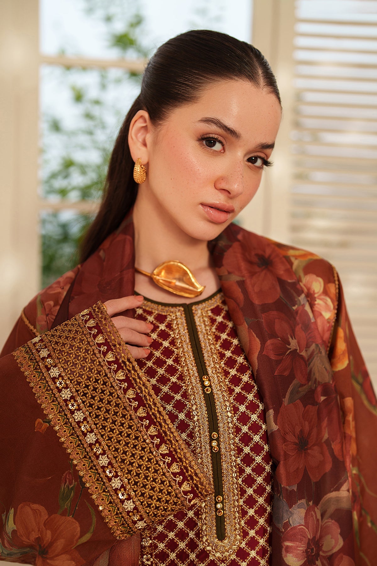 Baroque | Embroidered lawn | UF-4409