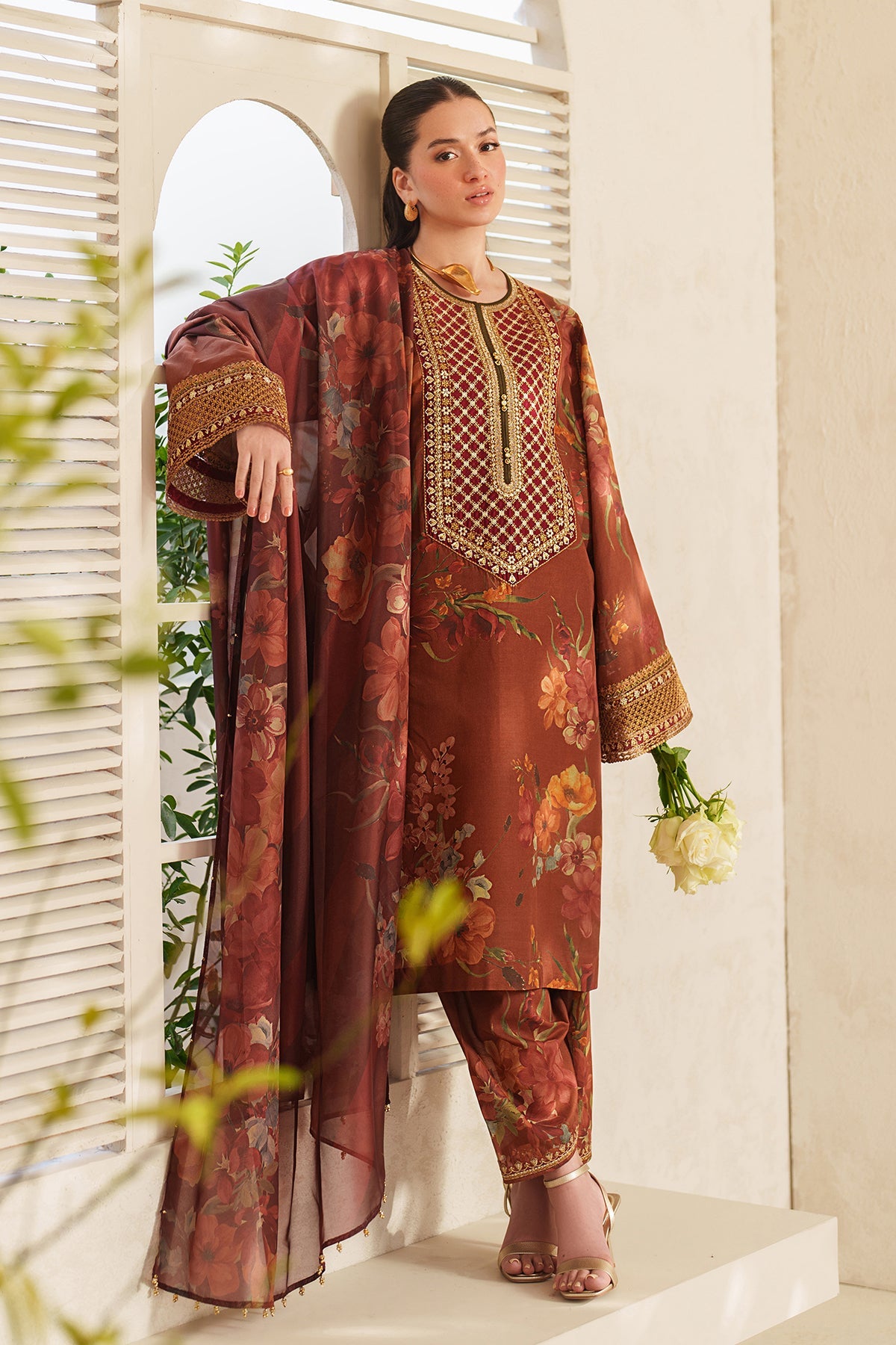 Baroque | Embroidered lawn | UF-4409