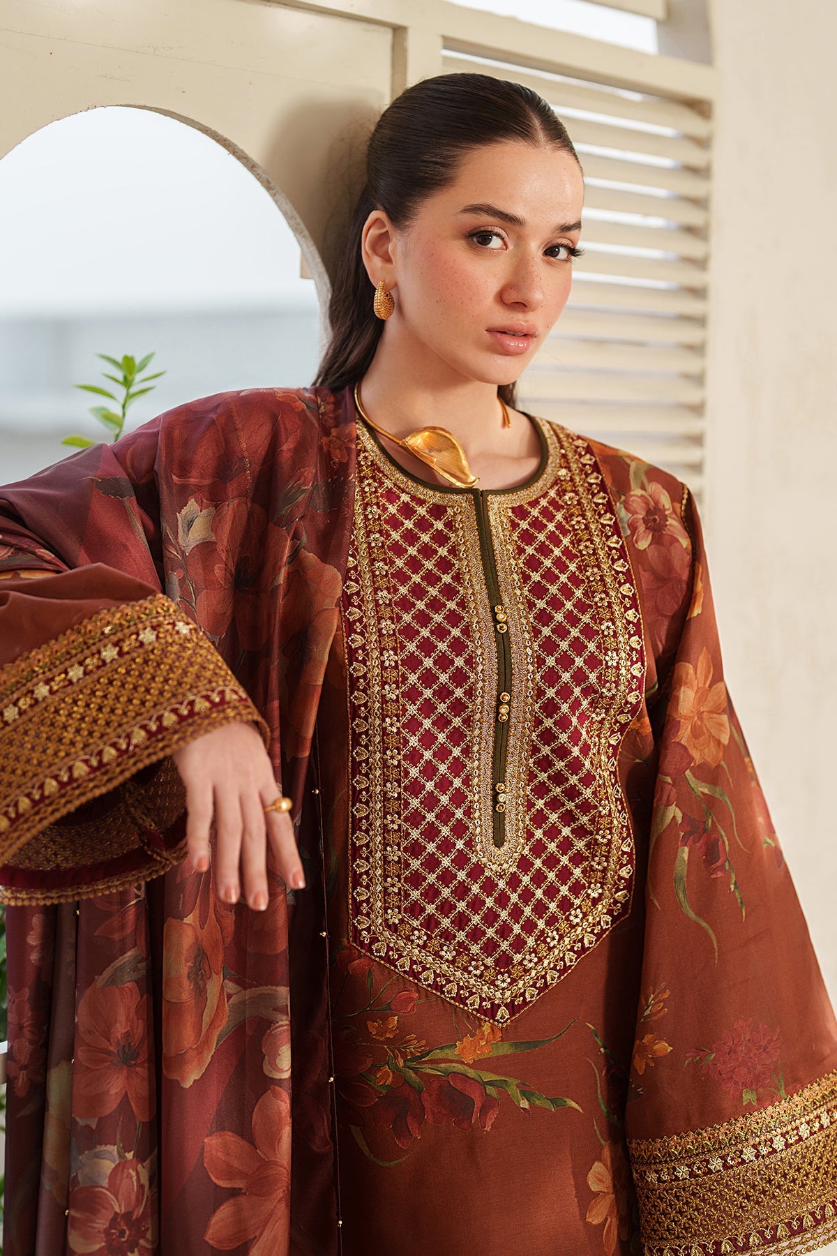 Baroque | Embroidered lawn | UF-4409