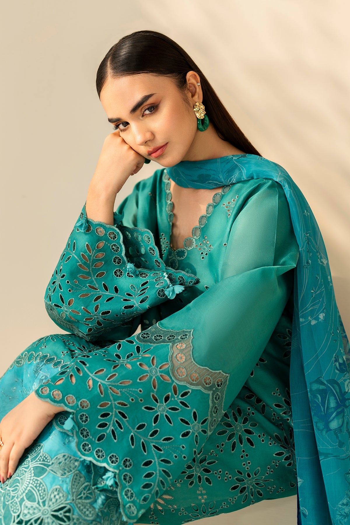 Baroque | Embroidered lawn | UF-4275