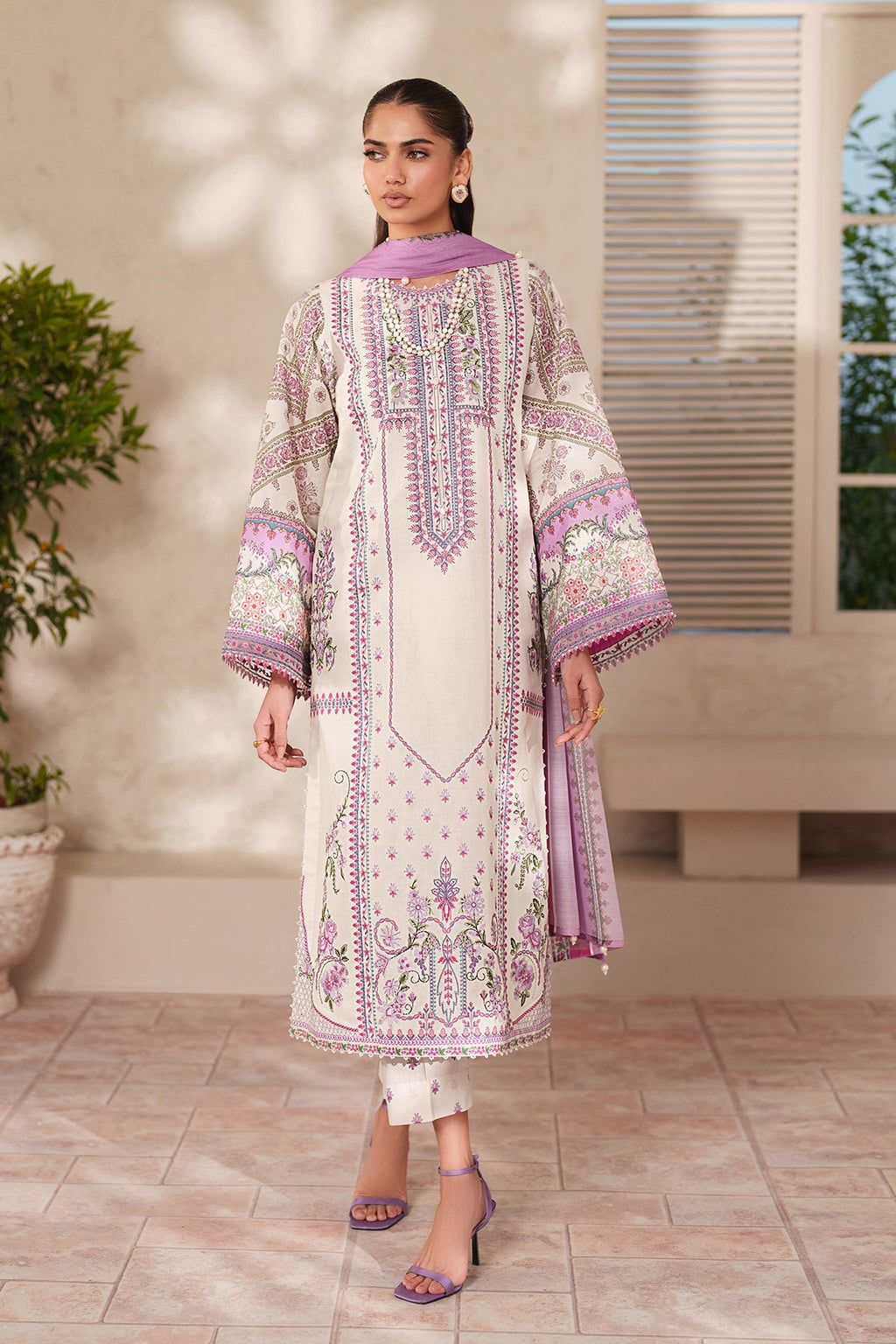 Baroque | Embroidered lawn | UF-4411