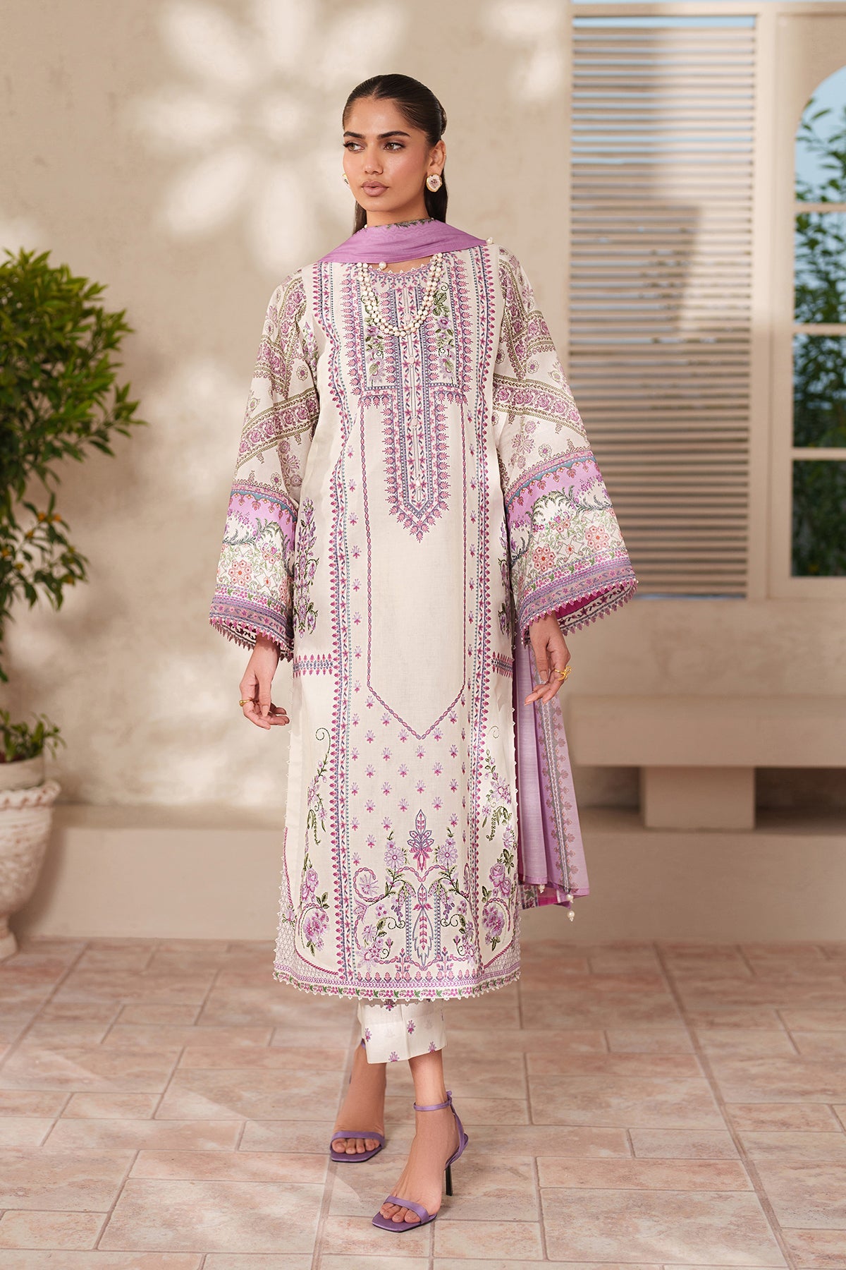 Baroque | Embroidered lawn | UF-4411