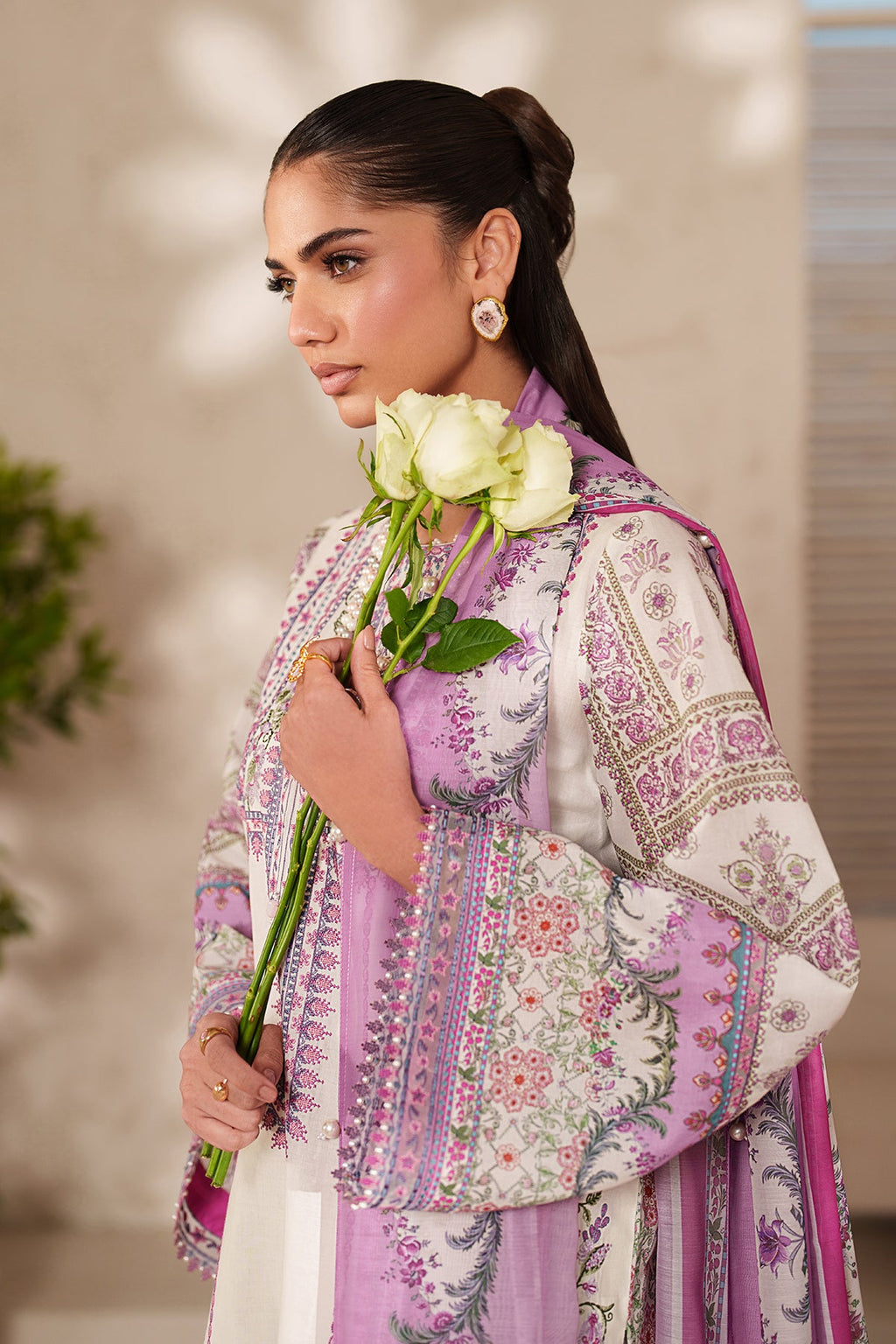 Baroque | Embroidered lawn | UF-4411