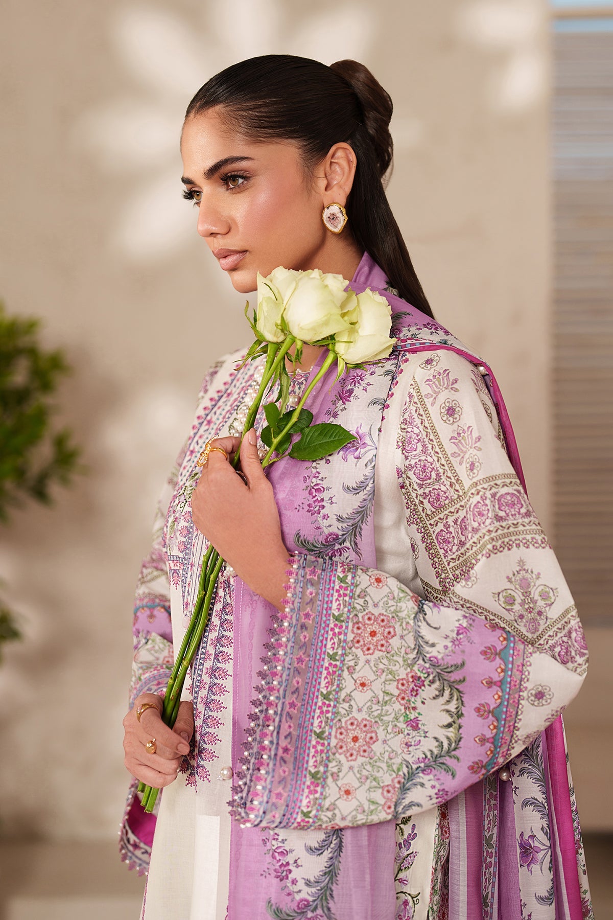 Baroque | Embroidered lawn | UF-4411