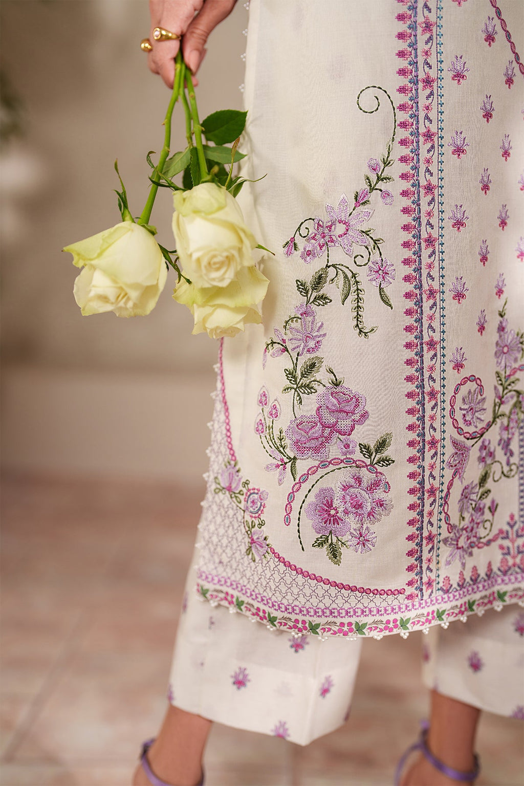 Baroque | Embroidered lawn | UF-4411