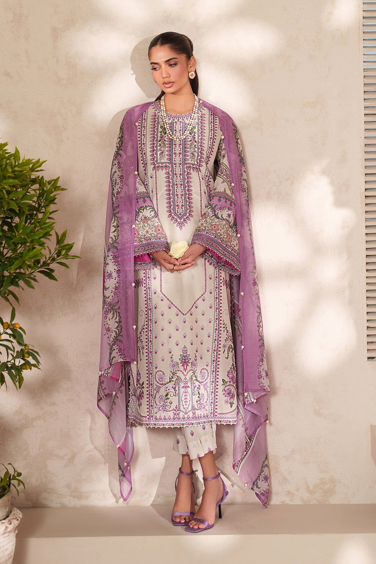Baroque | Embroidered lawn | UF-4411