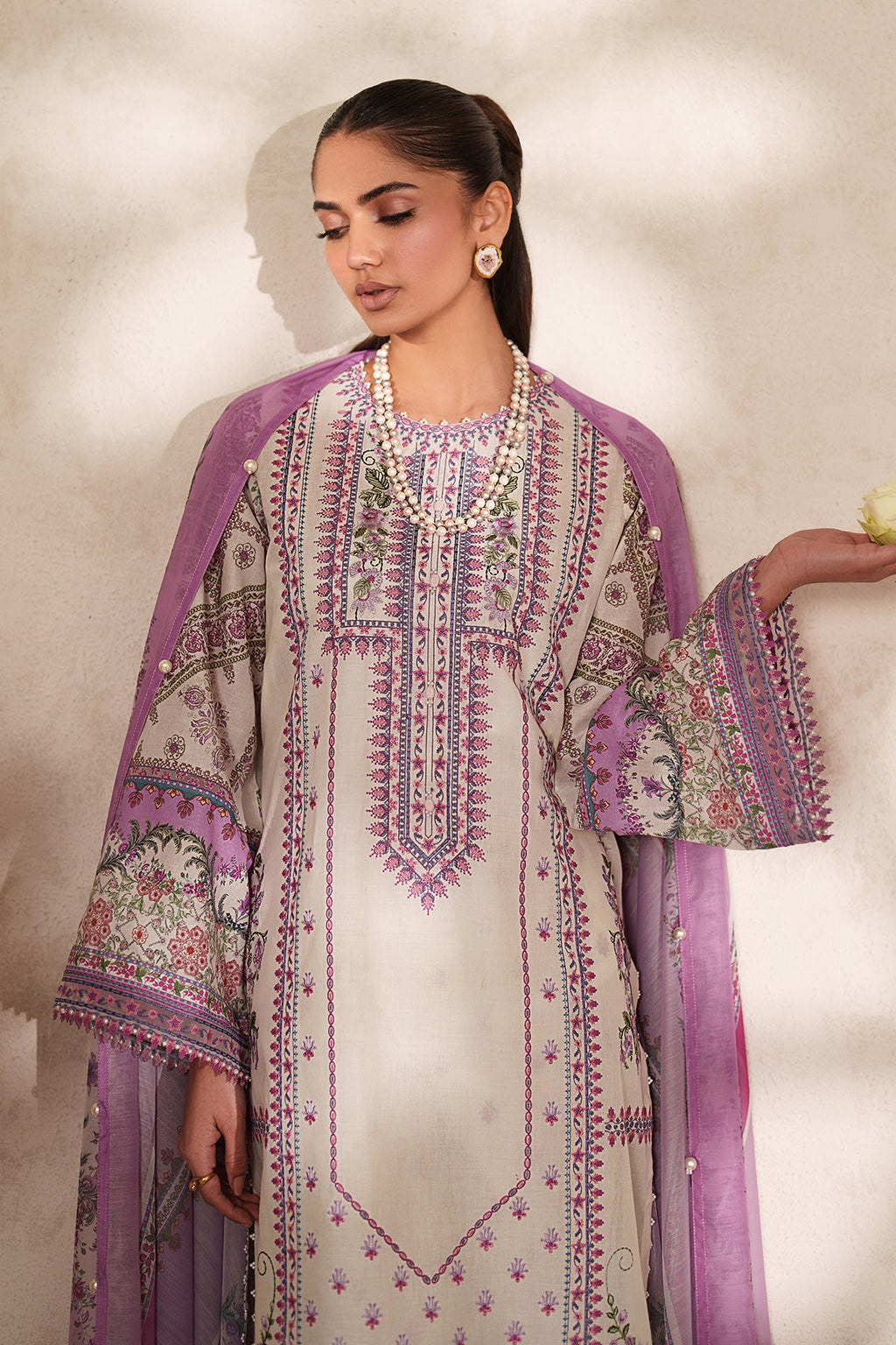 Baroque | Embroidered lawn | UF-4411