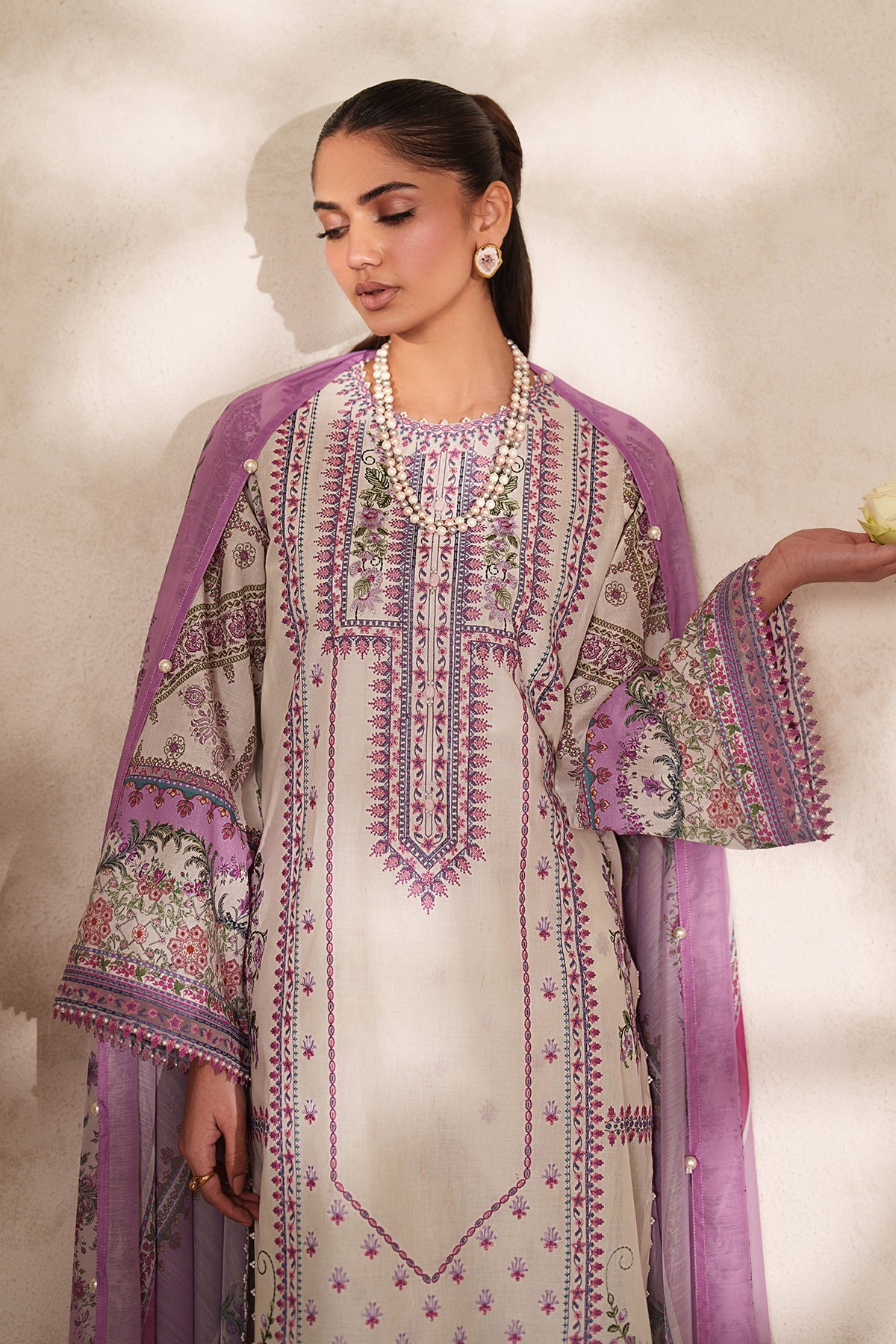 Baroque | Embroidered lawn | UF-4411