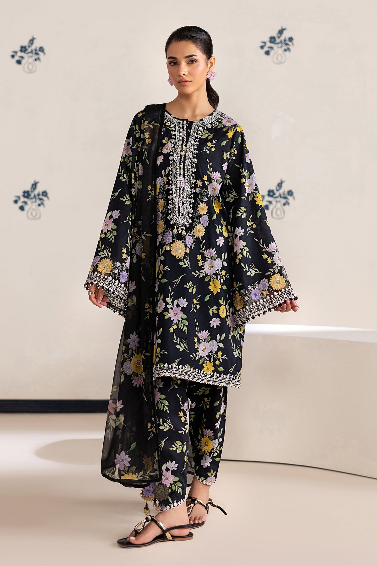 Baroque | Embroidered lawn | UF-4465