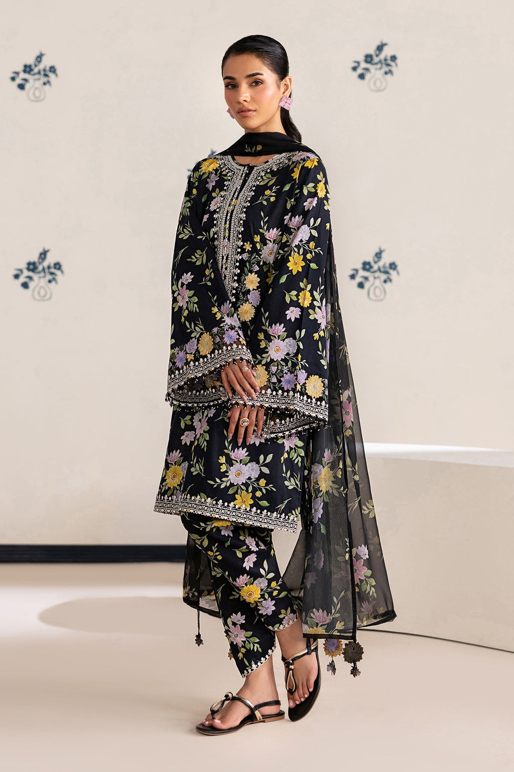 Baroque | Embroidered lawn | UF-4465