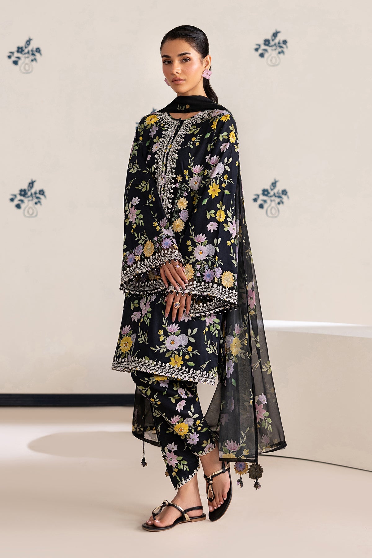 Baroque | Embroidered lawn | UF-4465