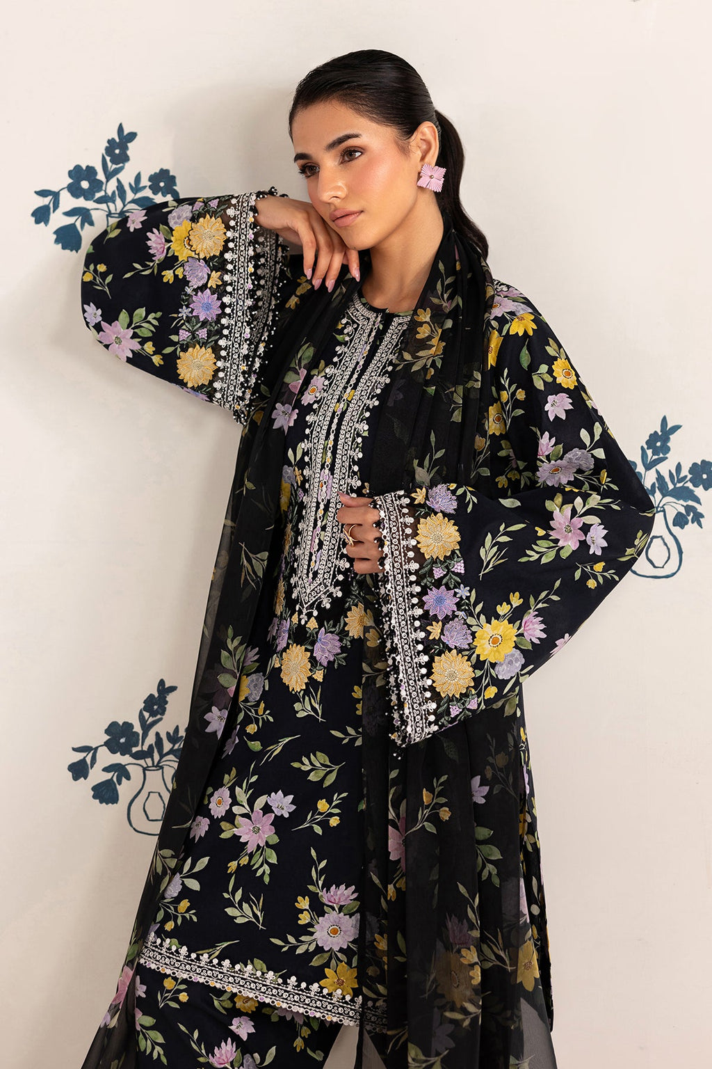 Baroque | Embroidered lawn | UF-4465